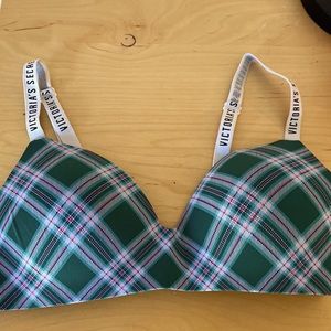 Victoria’s Secret 36C lightly lined wireless tshirt bra